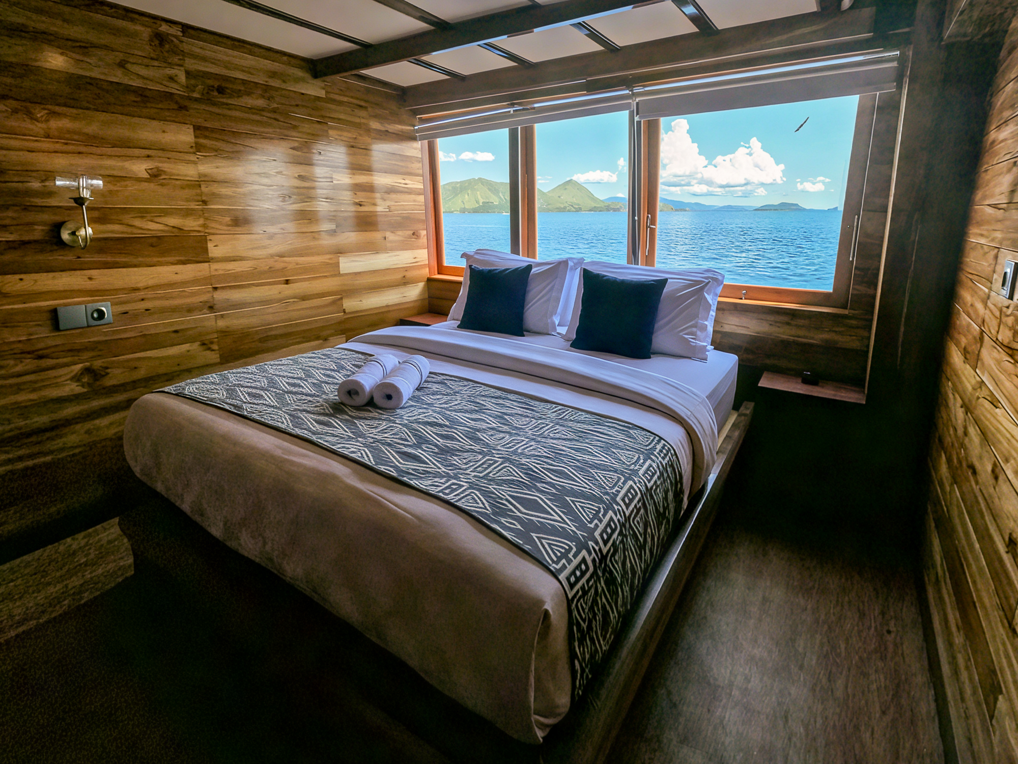 Raffles Cruise | Java