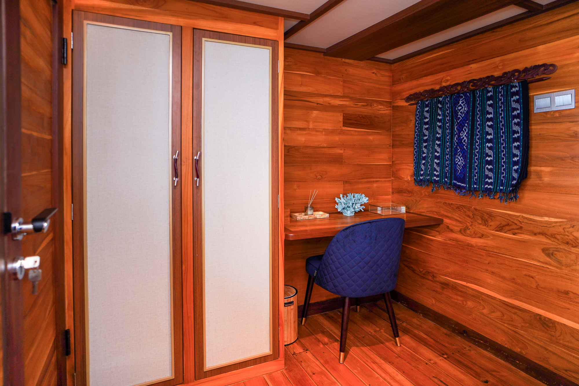 LaMainVoyagesI-Athena-2