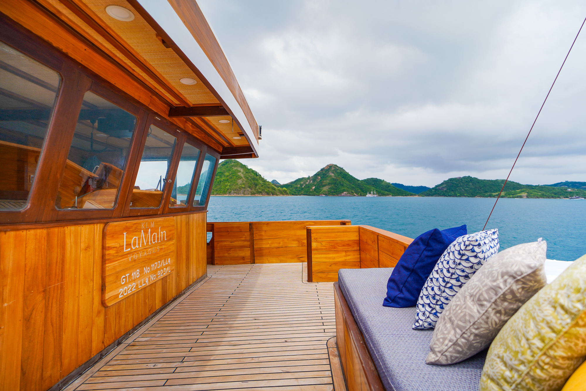 LaMainVoyagesI-Boat-13