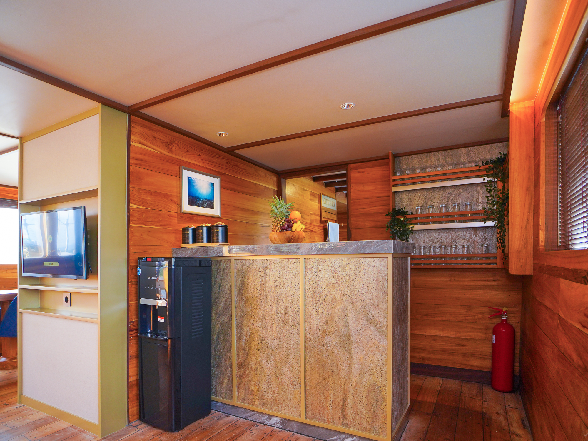 LaMainVoyagesI-Boat-19