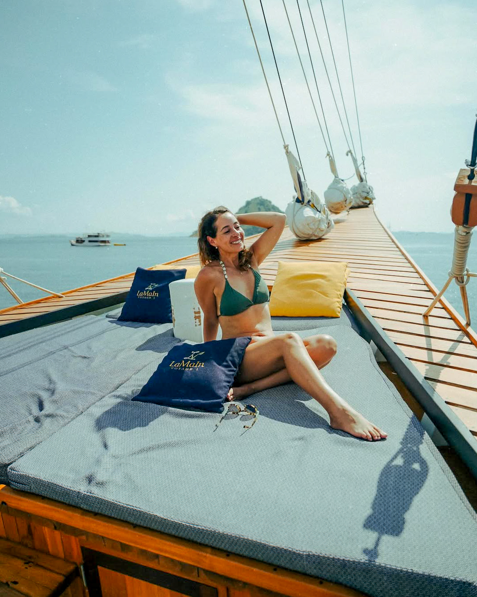 LaMainVoyagesI-Boat-22