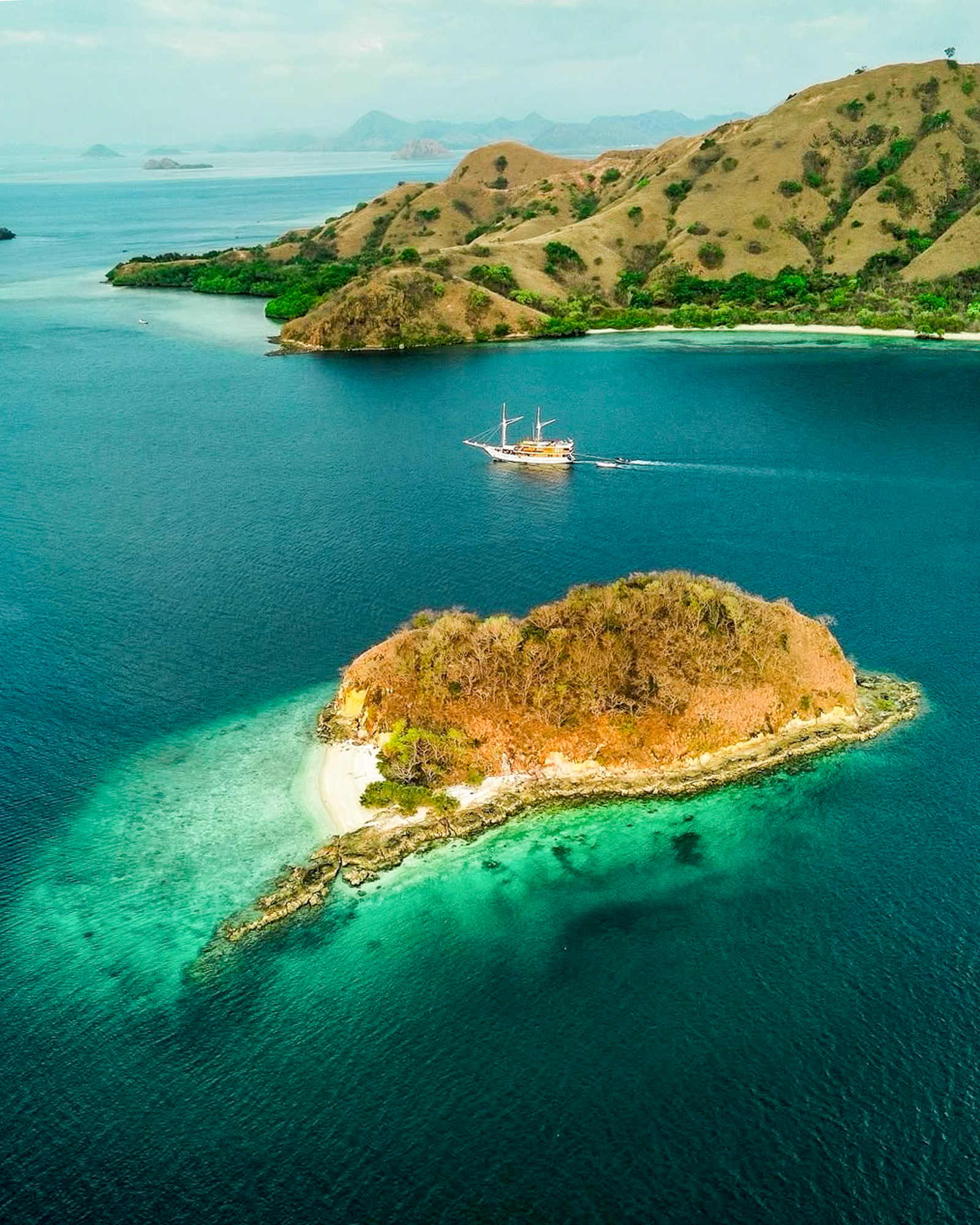 LaMainVoyagesI-Boat-23