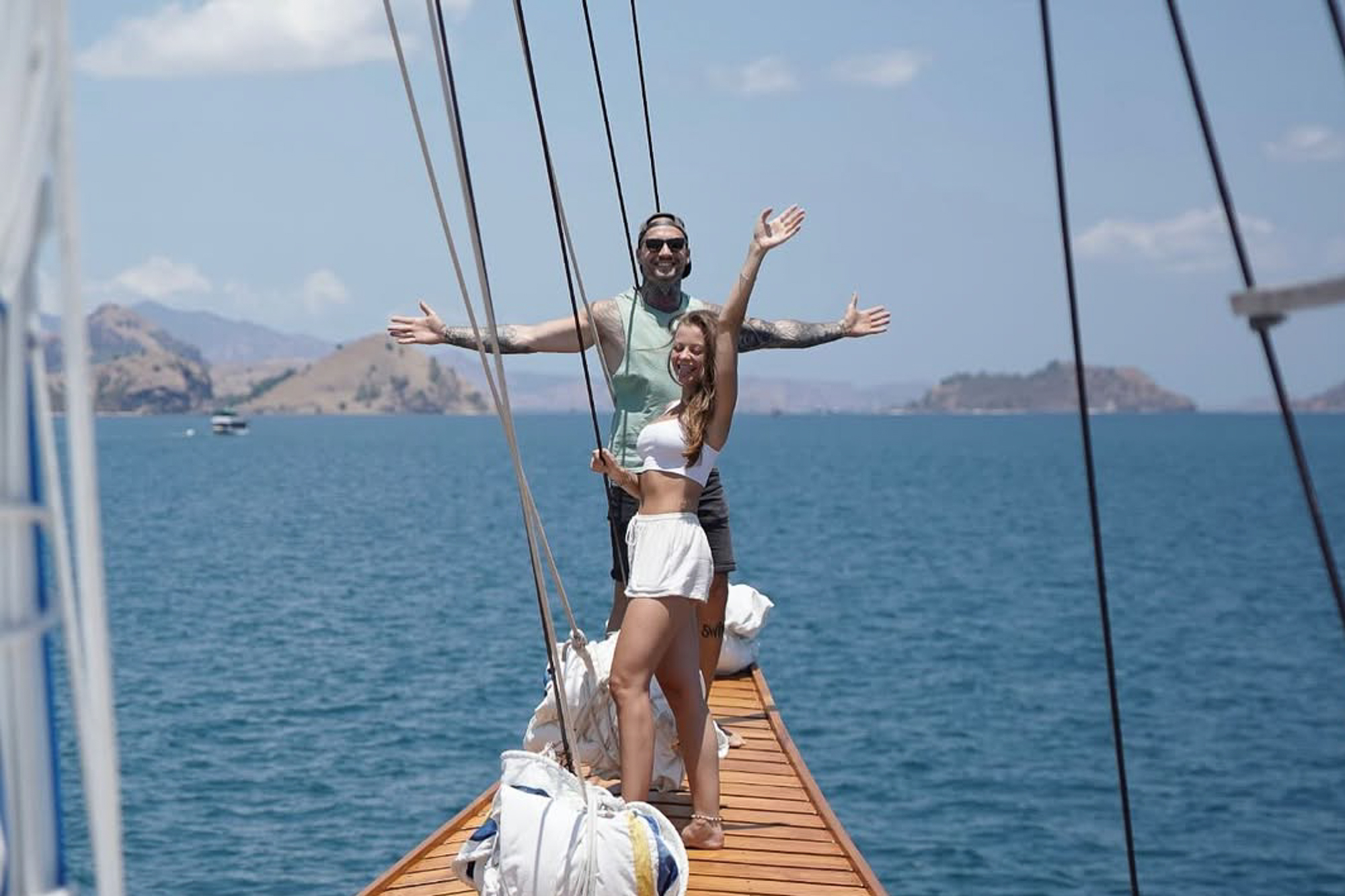 LaMainVoyagesI-Boat-25