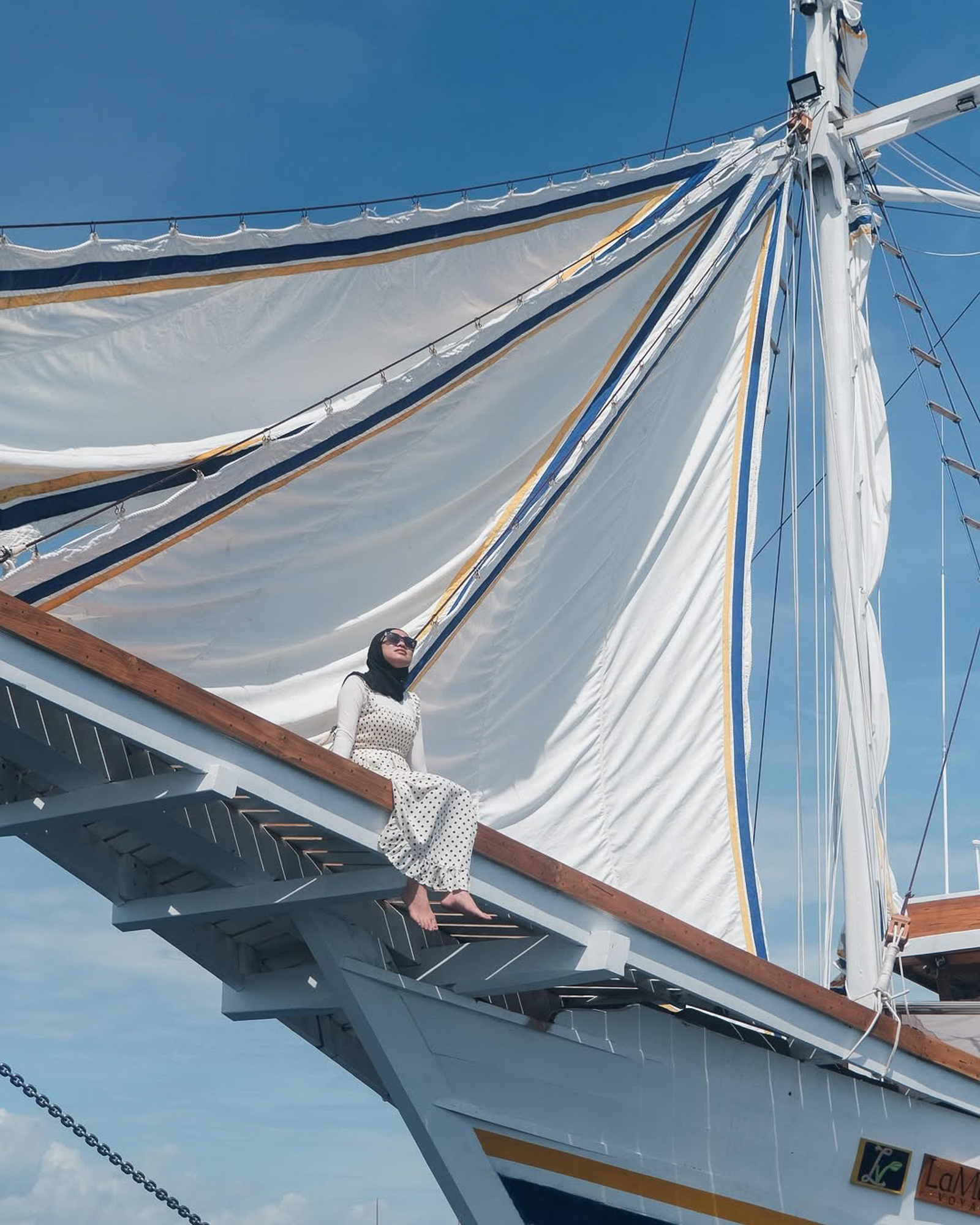 LaMainVoyagesI-Boat-29