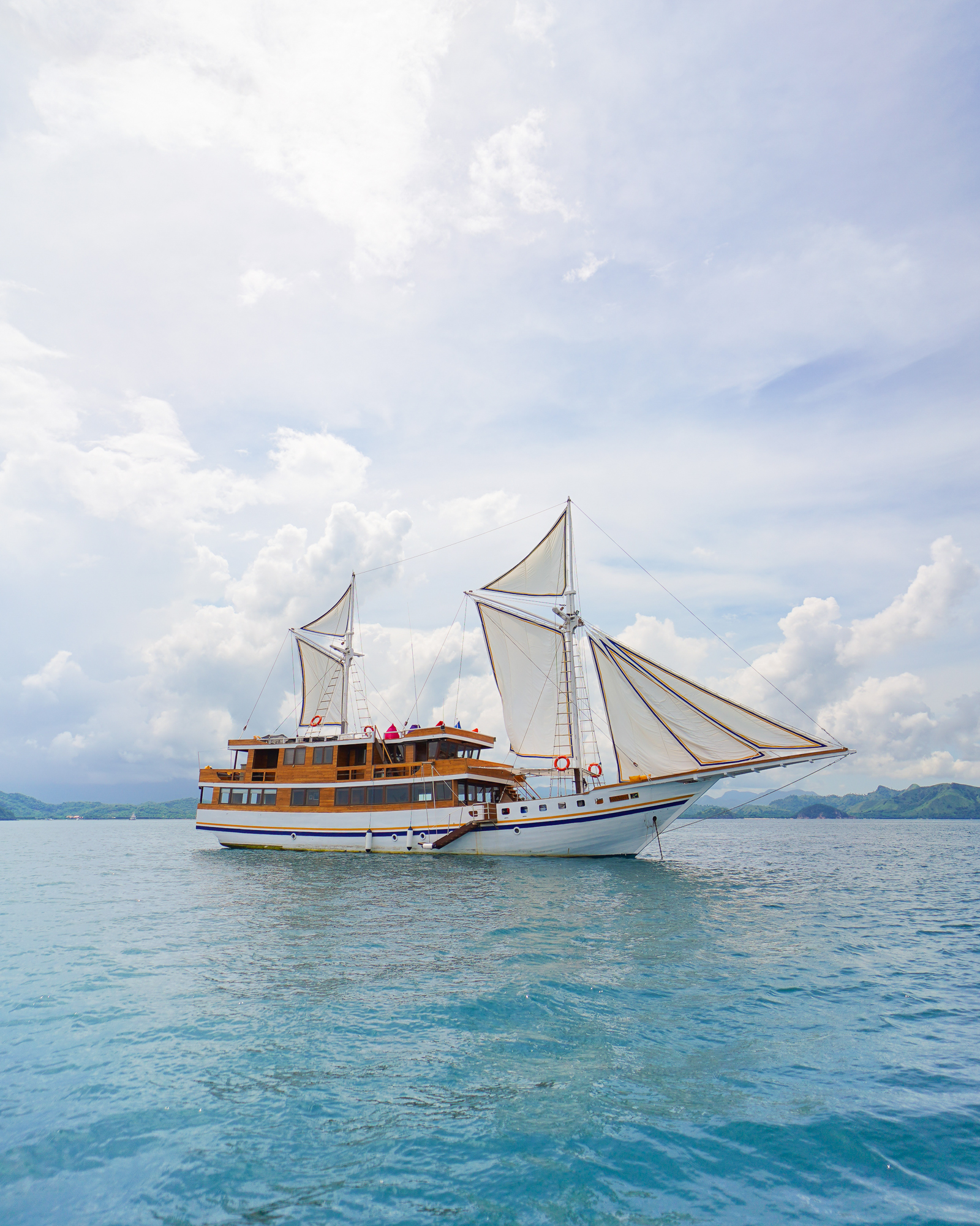 LaMainVoyagesI-Boat-3