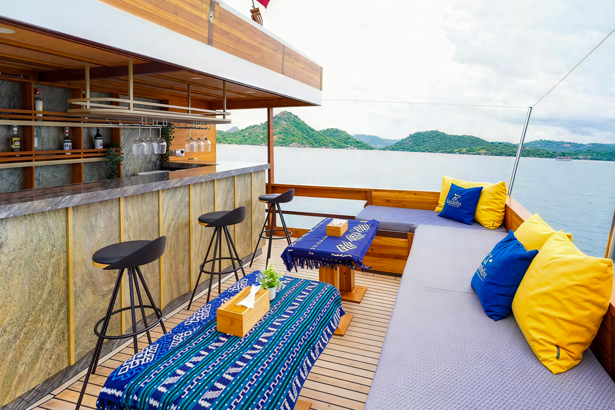 LaMainVoyagesI-Boat-35