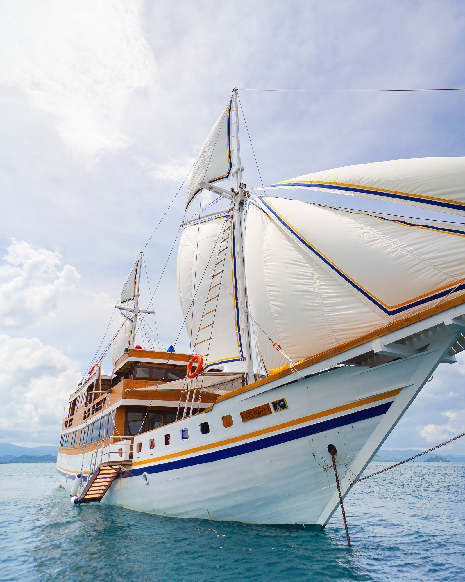 LaMainVoyagesI-Boat-4