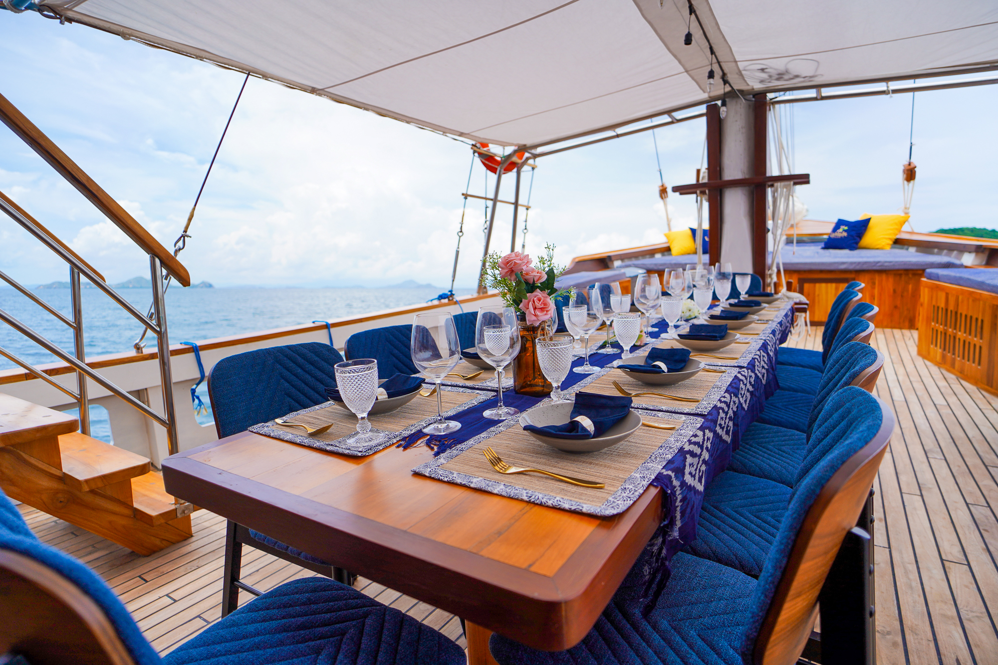 LaMainVoyagesI-Boat-5