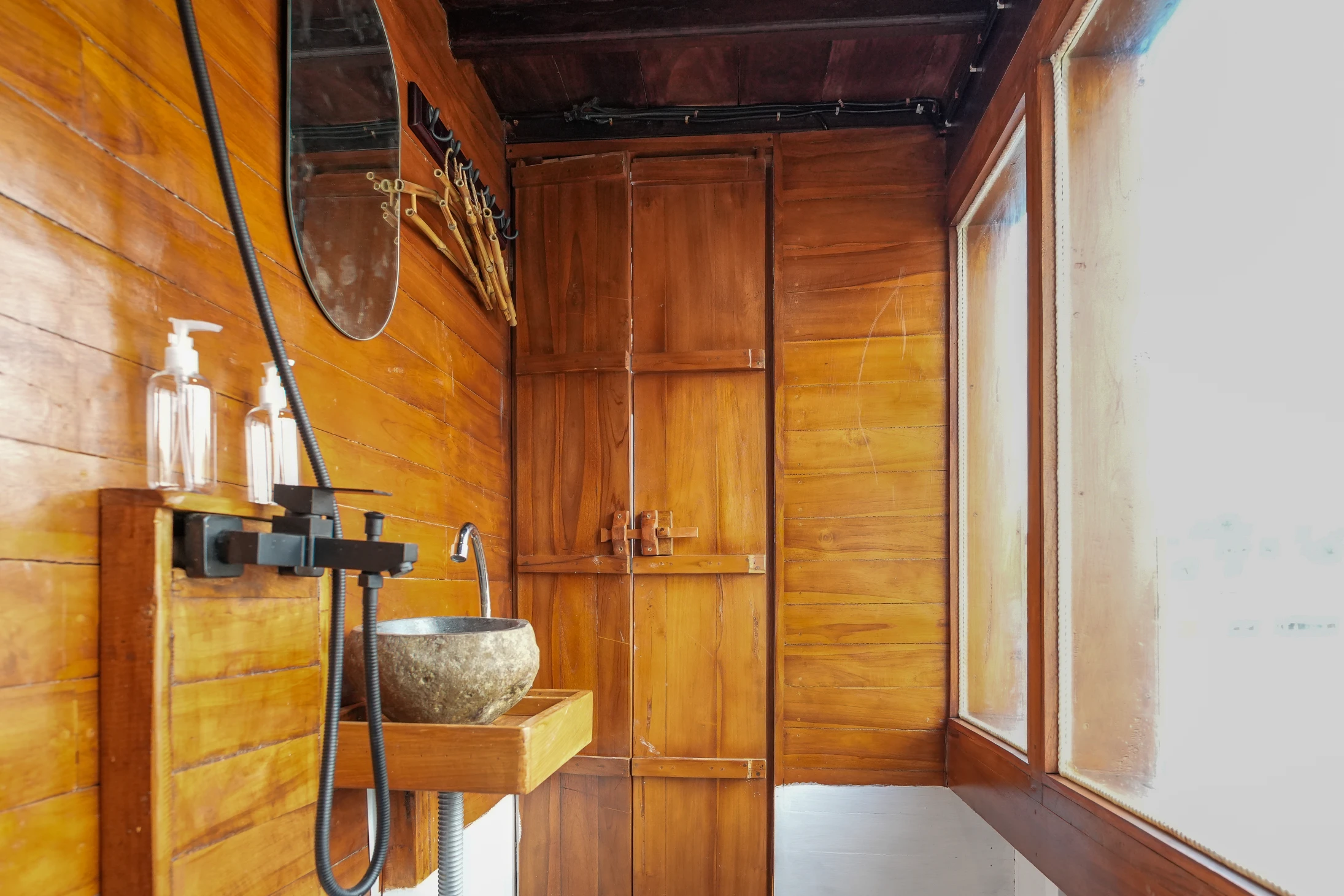 KanhaCitta-GayatriRoom-10