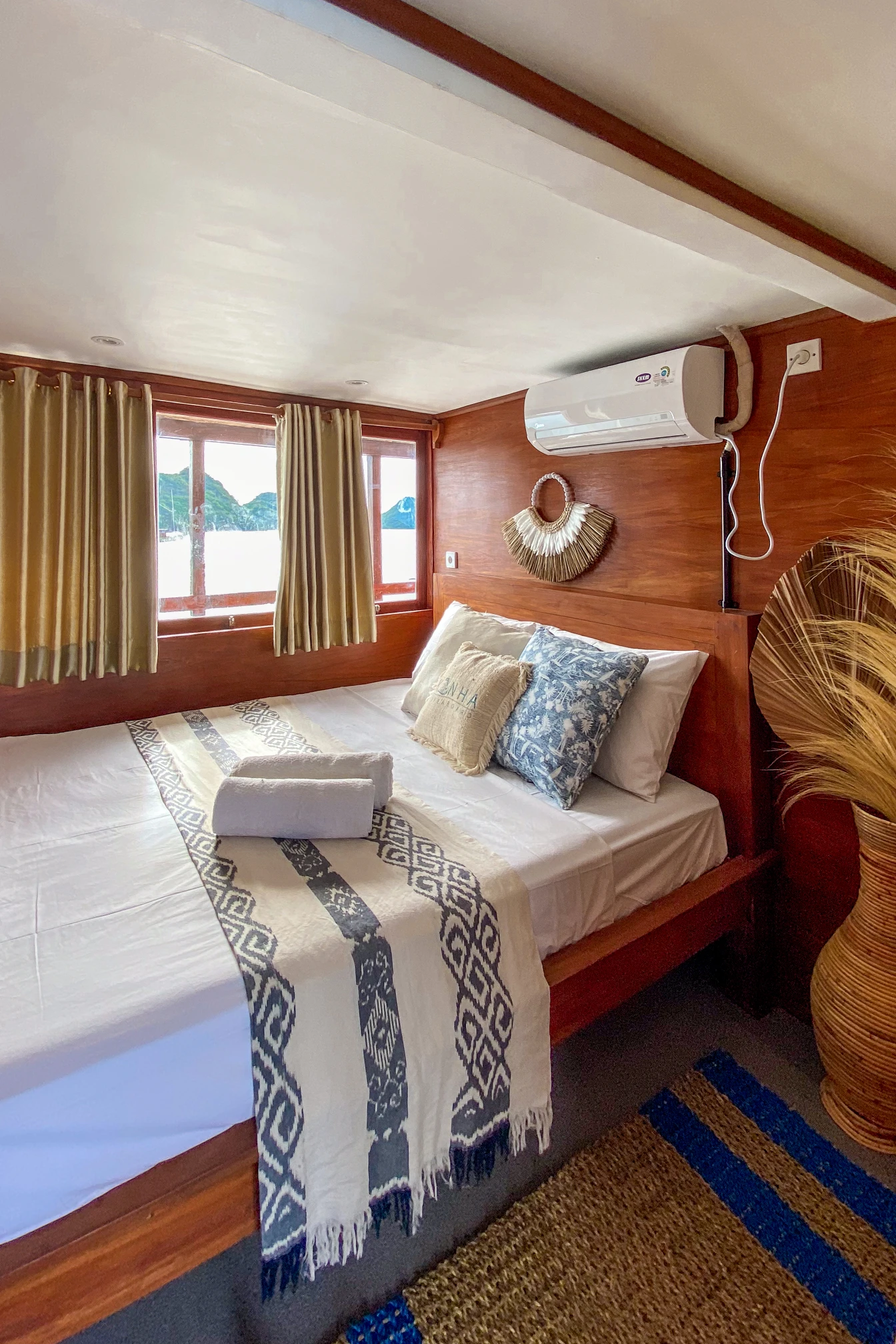 The Deluxe Ocean View room on Kanha Loka