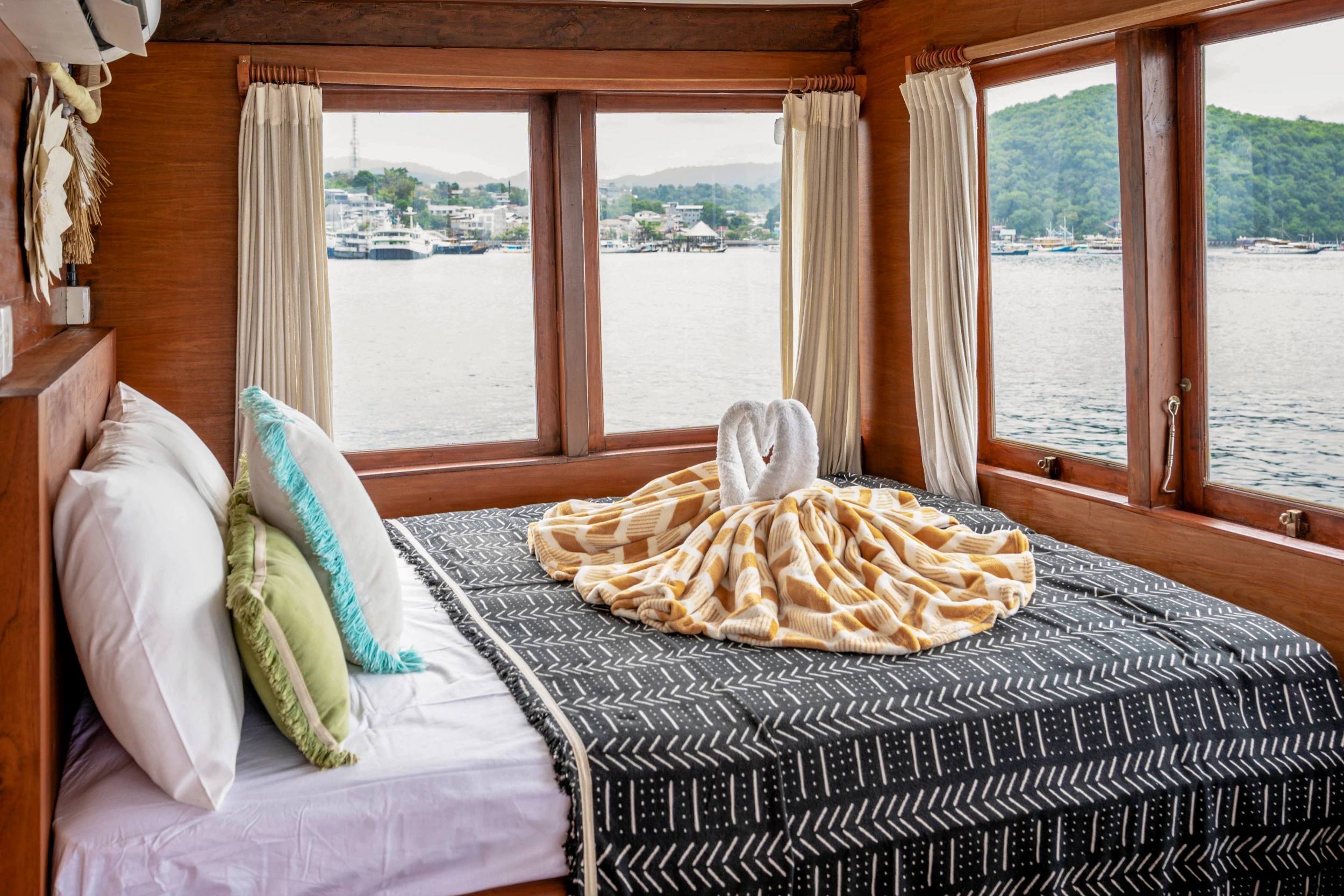 KanhaLoka-MasterOcean-4