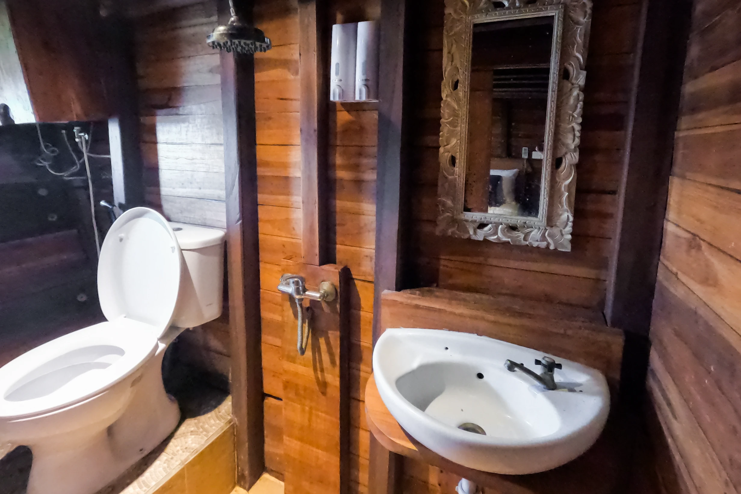 The Regular Sharing Cabin room on Kanha Loka